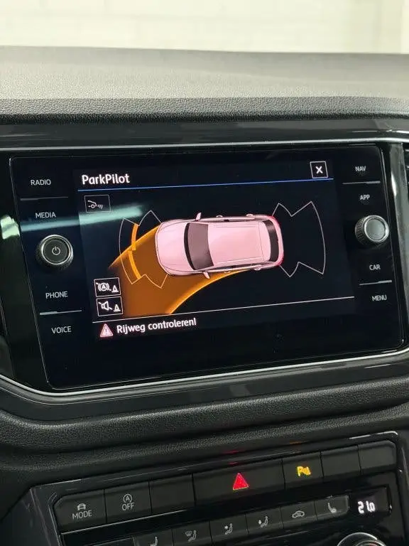 Volkswagen T-Roc 1.5 TSI Sport R-line Panoramadak / Virtual uit 2019, foto 20