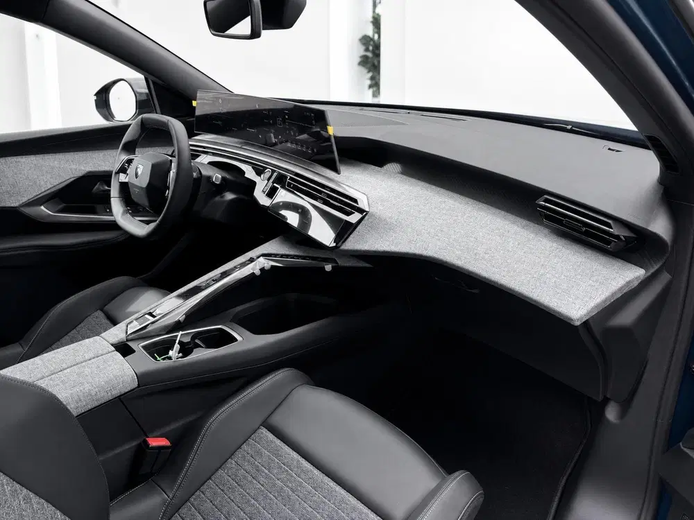 Peugeot 5008 1.6 Plug-in Hybrid 195 Allure 7p uit 2026, foto 11