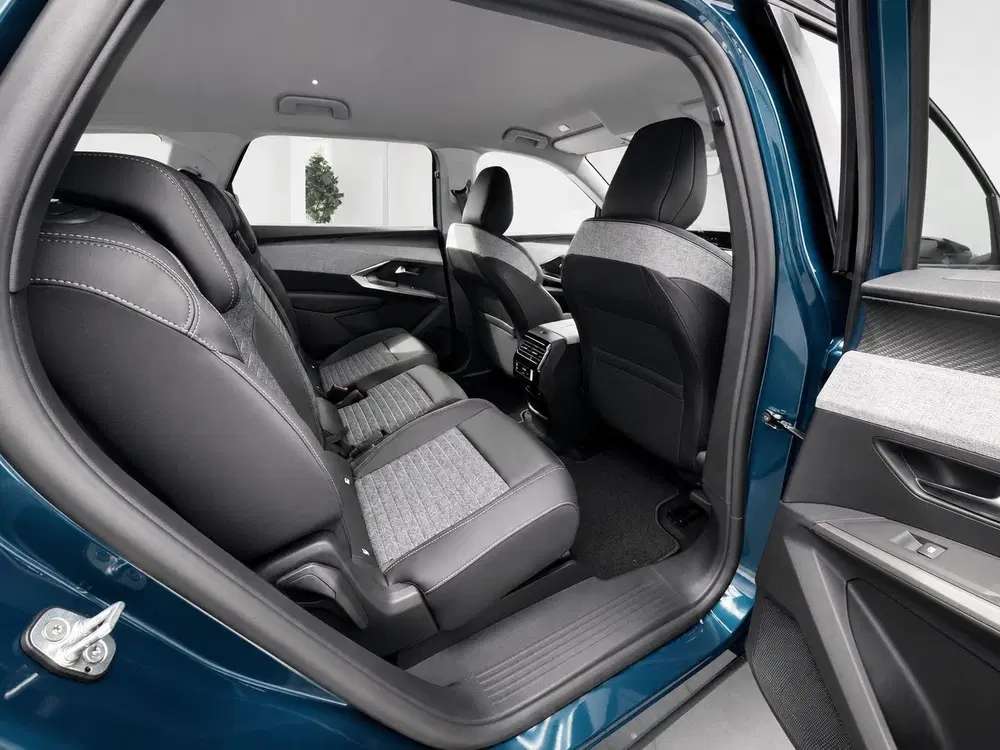 Peugeot 5008 1.6 Plug-in Hybrid 195 Allure 7p uit 2026, foto 12