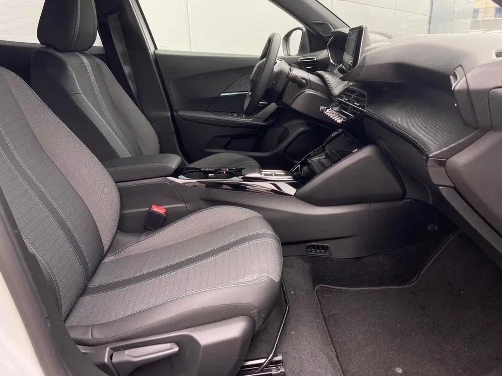 Peugeot 2008 EV Allure 50 kWh uit 2023, foto 17