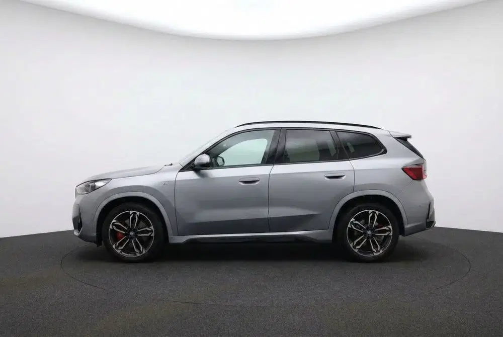 BMW iX1 xDrive30 M Sport Pro 313PK Pano l Leder l uit 2024, foto 2