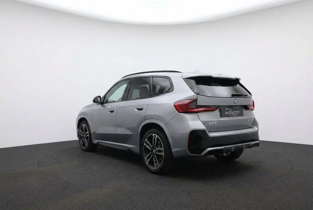 BMW iX1 xDrive30 M Sport Pro 313PK Pano l Leder l uit 2024, foto 3
