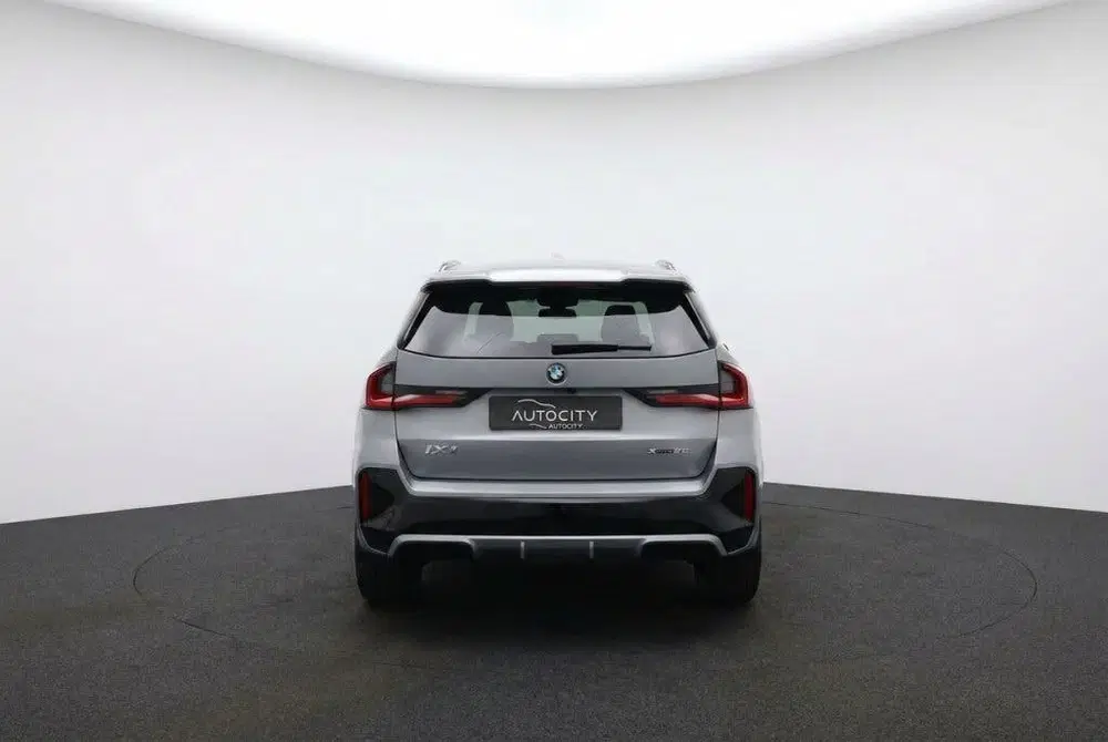 BMW iX1 xDrive30 M Sport Pro 313PK Pano l Leder l uit 2024, foto 4