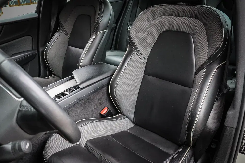 Volvo S60 2.0 B4 R-Design Navi uit 2021, foto 11