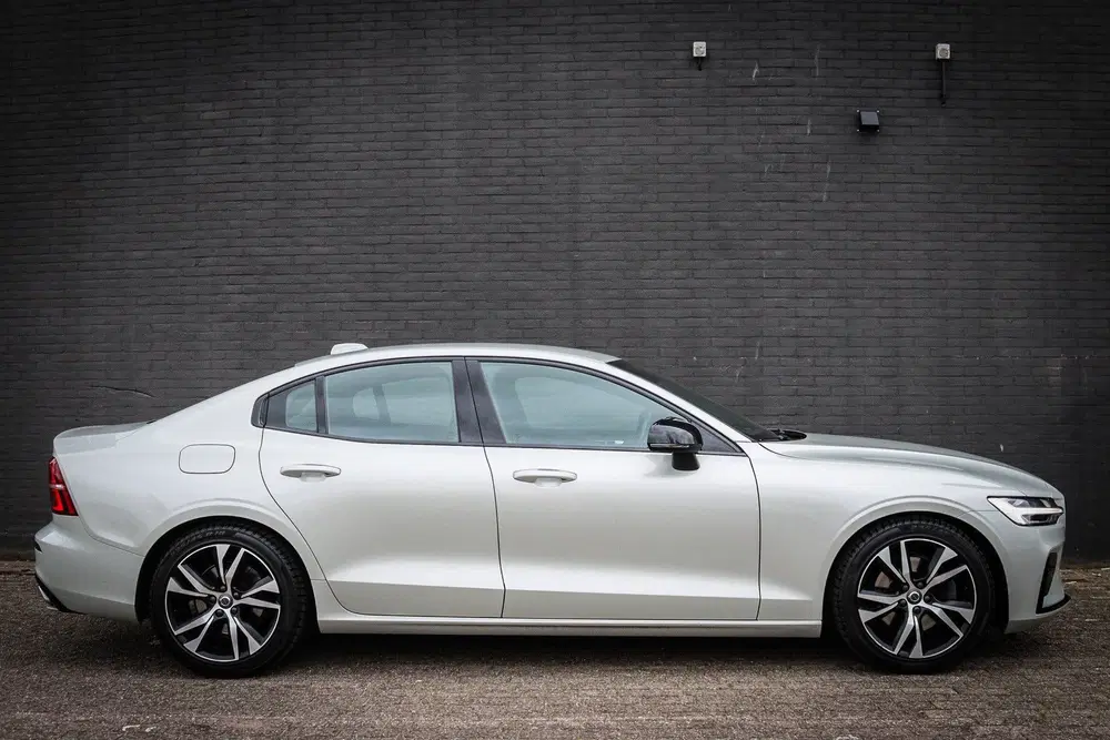 Volvo S60 2.0 B4 R-Design Navi uit 2021, foto 2