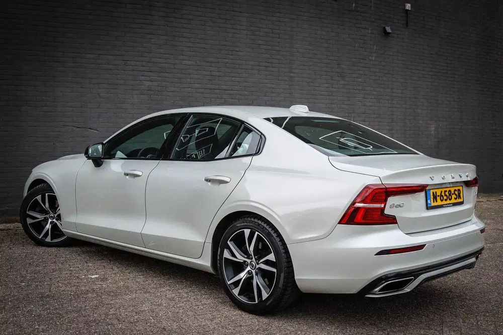Volvo S60 2.0 B4 R-Design Navi uit 2021, foto 3