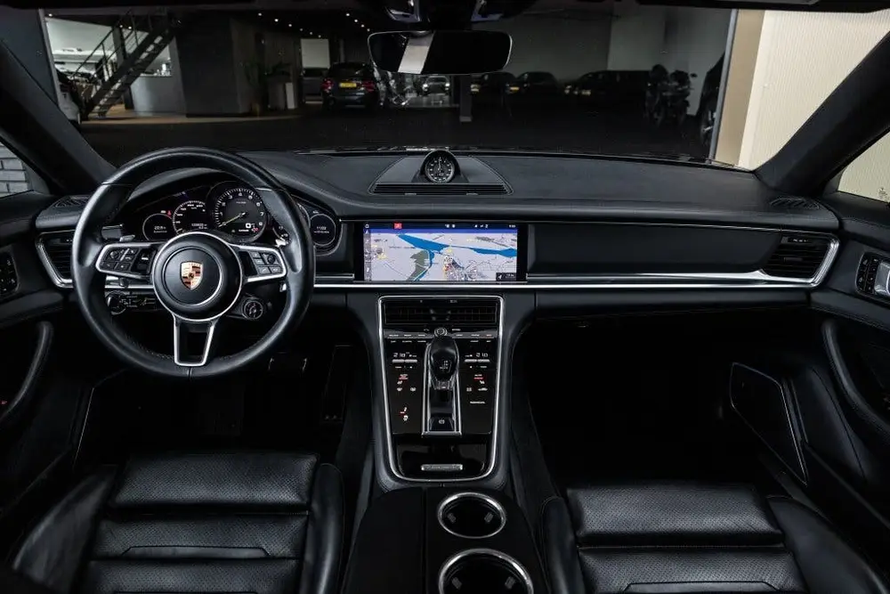 Porsche Panamera 2.9 4 E-Hybrid uit 2020, foto 2