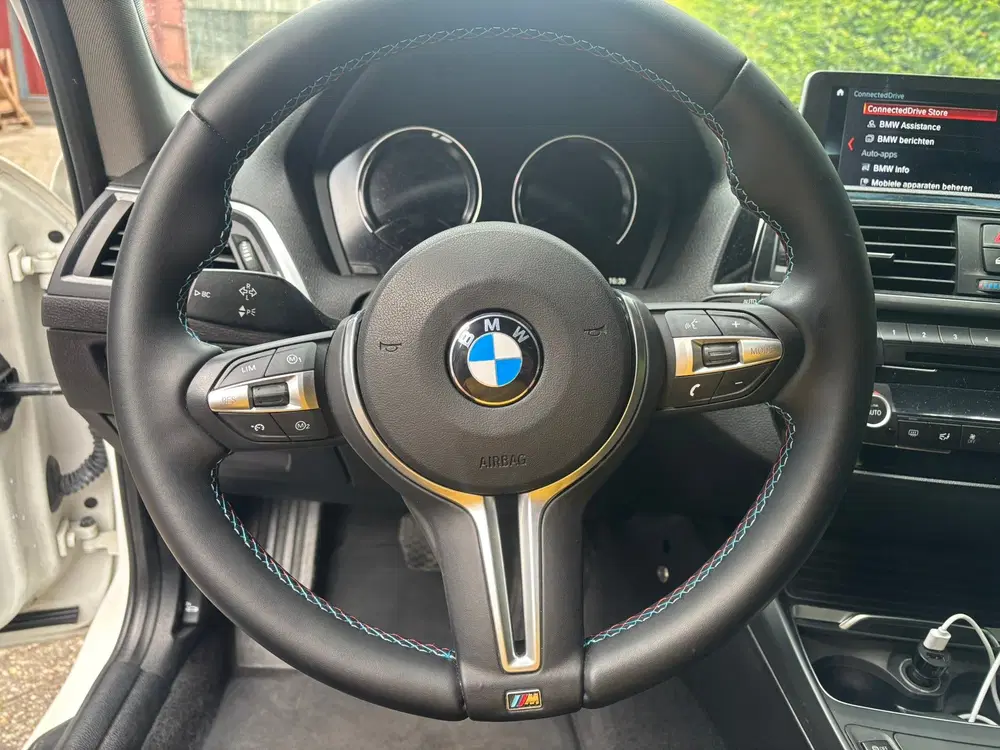 BMW 1-serie 118i Sport Line Edition uit 2019, foto 11