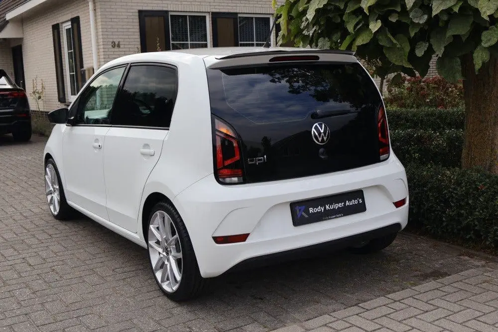 Volkswagen UP 1.0 (65pk) Airco/Lane assist/DAB/17 Inch/Stoel uit 2021, foto 2