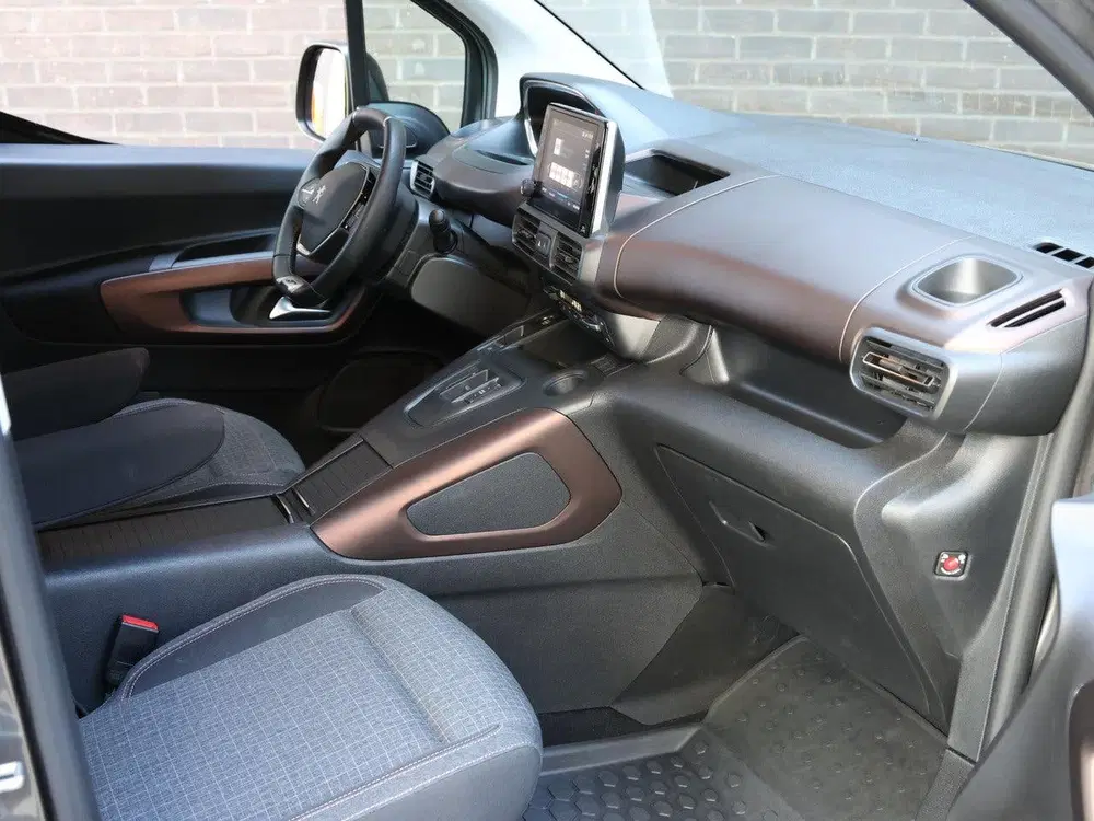 Peugeot Rifter GT 50kWh 136pk uit 2022, foto 10