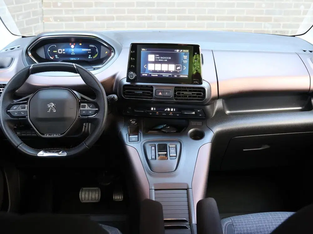 Peugeot Rifter GT 50kWh 136pk uit 2022, foto 15