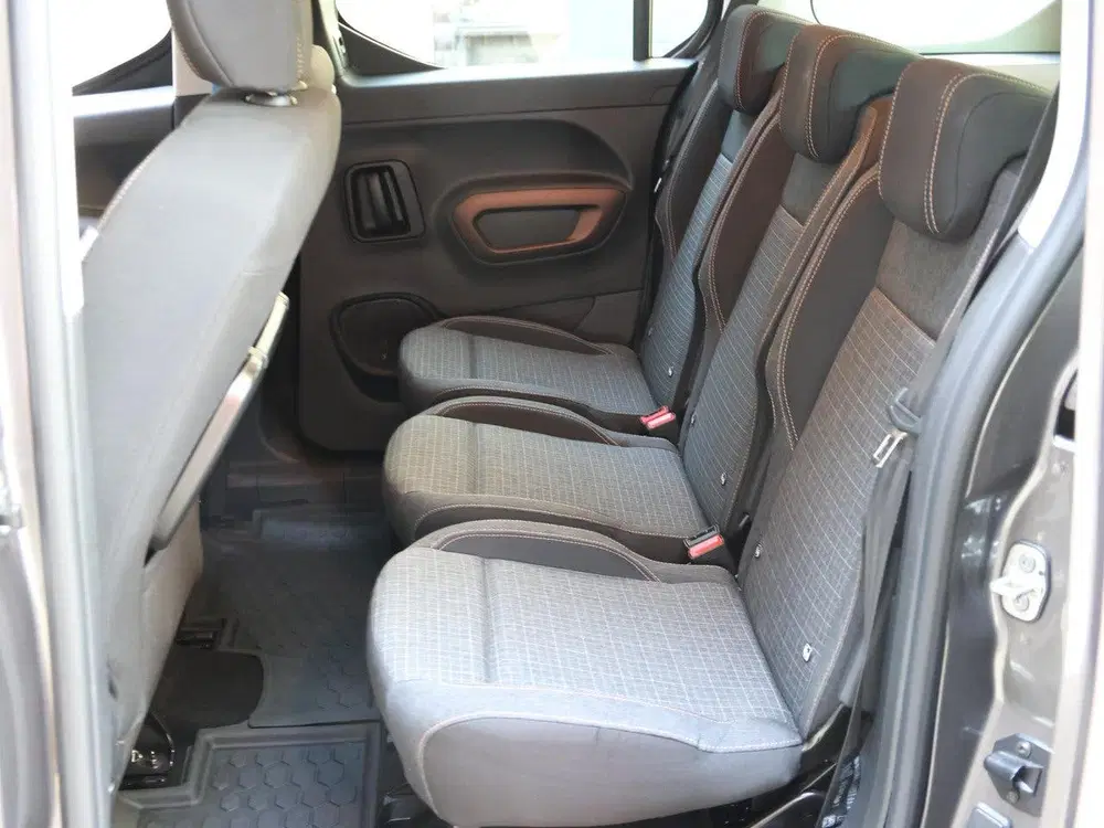 Peugeot Rifter GT 50kWh 136pk uit 2022, foto 19