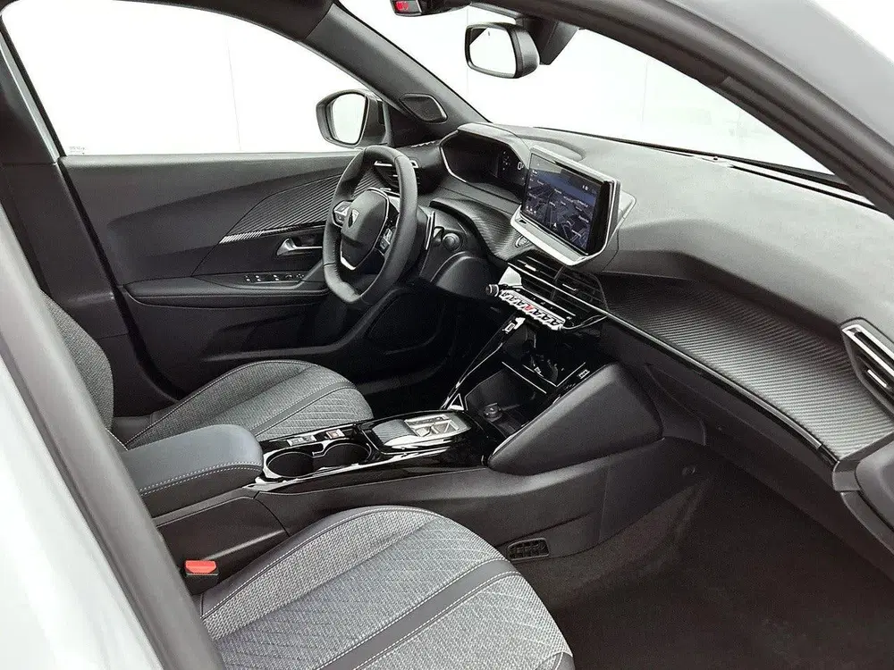Peugeot 2008 1.2 Hybrid 145 Allure Navigatie uit 2025, foto 12