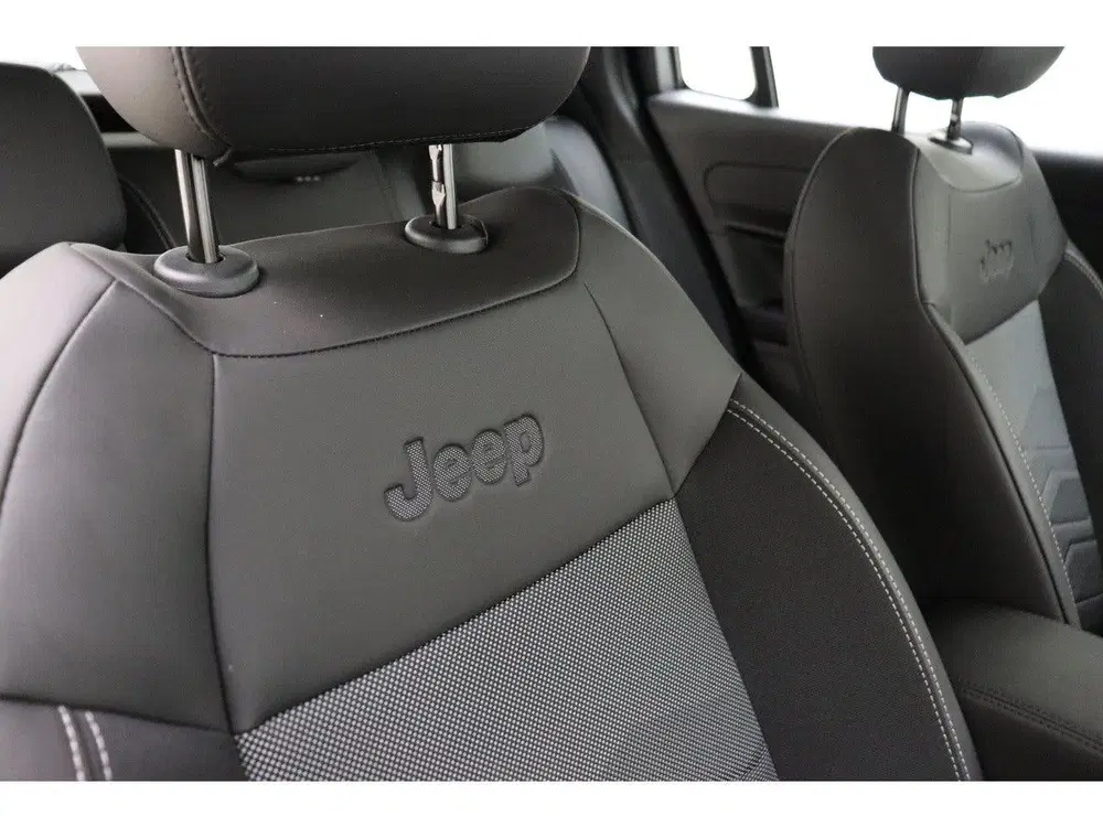 Jeep Avenger 1.2 Altitude 100 PK uit 2024, foto 17