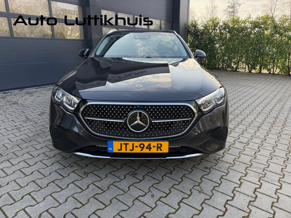 Mercedes-Benz E-Klasse 300 e Exclusive Line uit 2024, foto 2