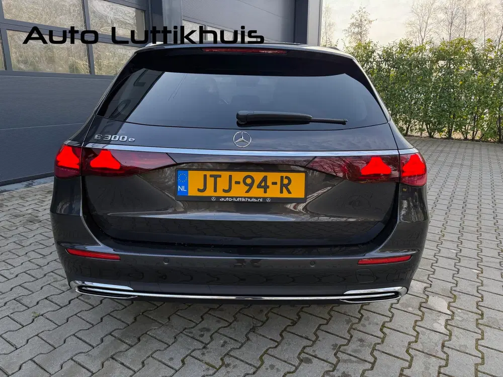 Mercedes-Benz E-Klasse 300 e Exclusive Line uit 2024, foto 5