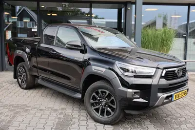 Toyota Hilux 2.8 D-4D X-TRA CAB INVINCIBLE A uit 2021