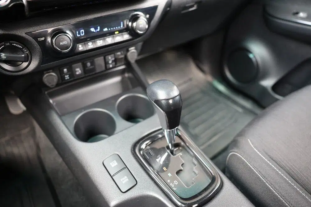 Toyota Hilux 2.8 D-4D X-TRA CAB INVINCIBLE A uit 2021, foto 17