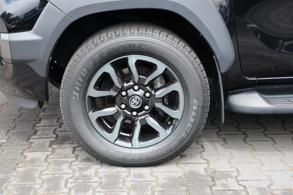 Toyota Hilux 2.8 D-4D X-TRA CAB INVINCIBLE A uit 2021, foto 3