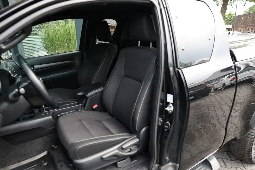 Toyota Hilux 2.8 D-4D X-TRA CAB INVINCIBLE A uit 2021, foto 8