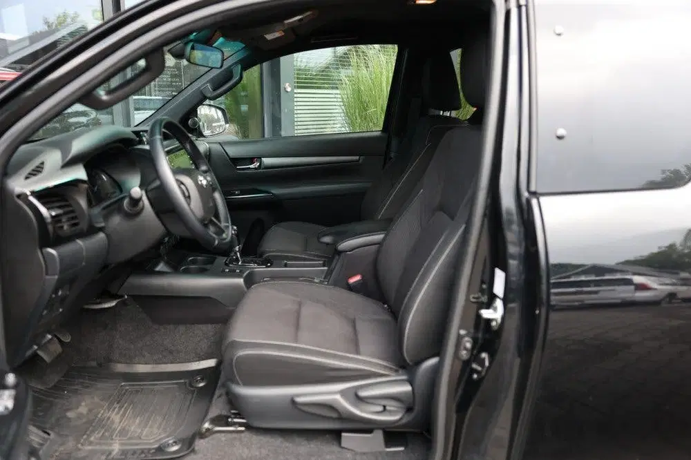 Toyota Hilux 2.8 D-4D X-TRA CAB INVINCIBLE A uit 2021, foto 9