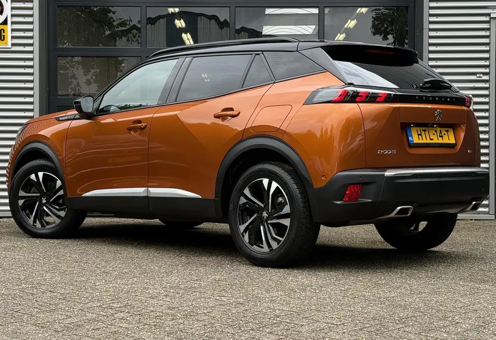 Peugeot 2008 1.2 PureTech GT l Focal HiFi l Blis l Came uit 2021, foto 2