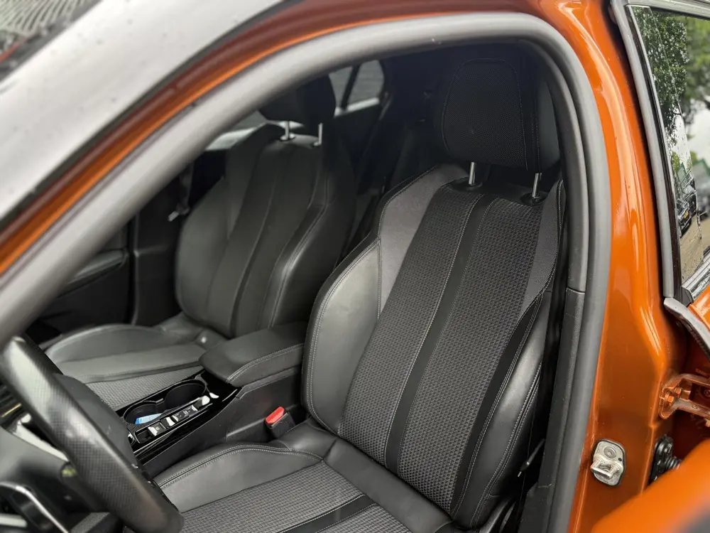 Peugeot 2008 1.2 PureTech GT l Focal HiFi l Blis l Came uit 2021, foto 7
