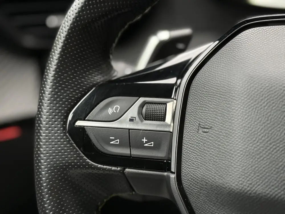 Peugeot 2008 1.2 PureTech GT l Focal HiFi l Blis l Came uit 2021, foto 9