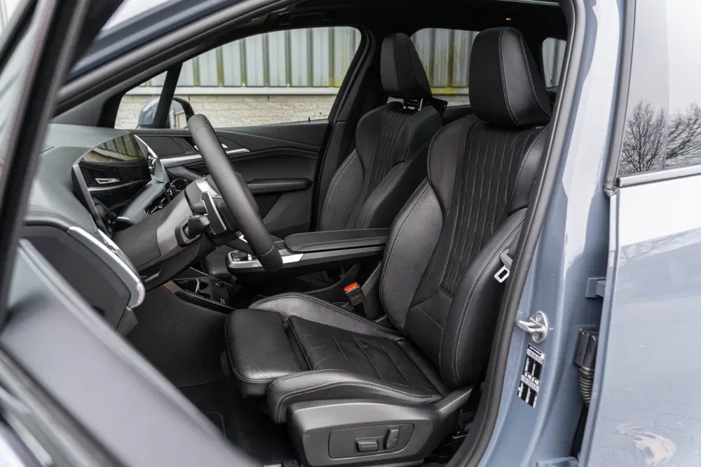 BMW 2-serie 218i uit 2022, foto 6