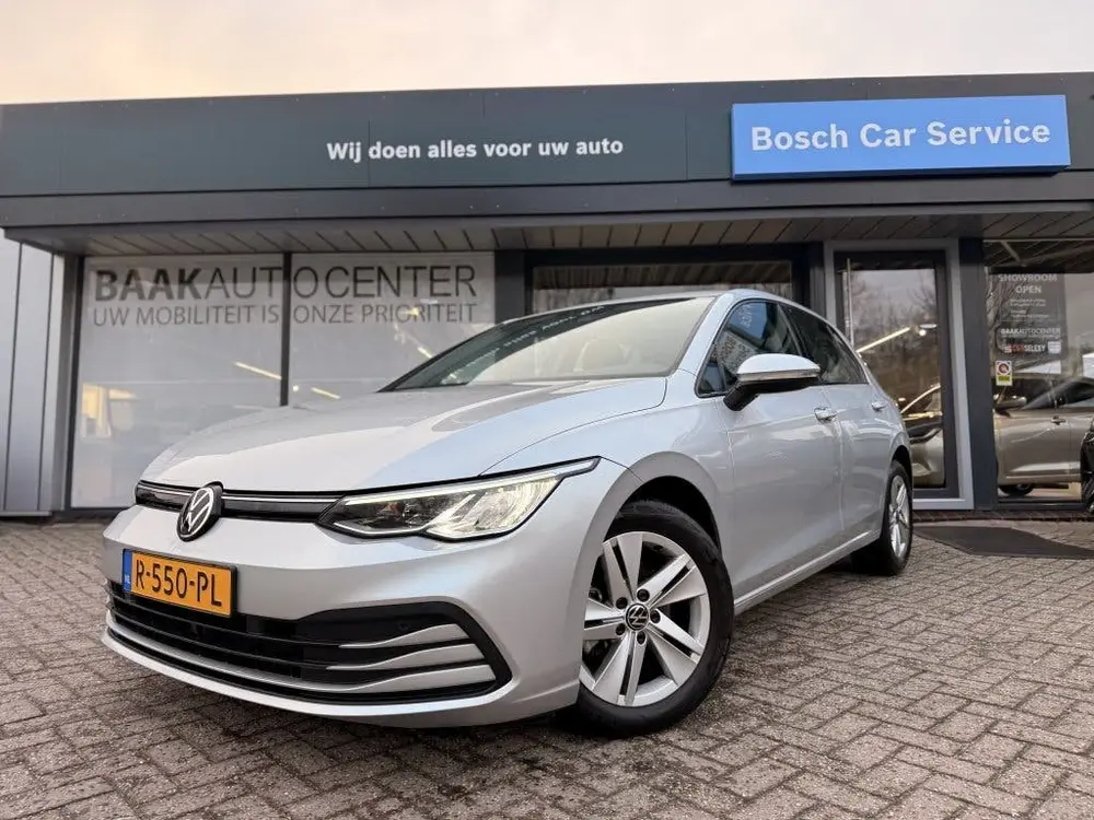 Volkswagen Golf 1.0 TSI Life | Navi | Camera | Adaptive crui uit 2022, foto 2
