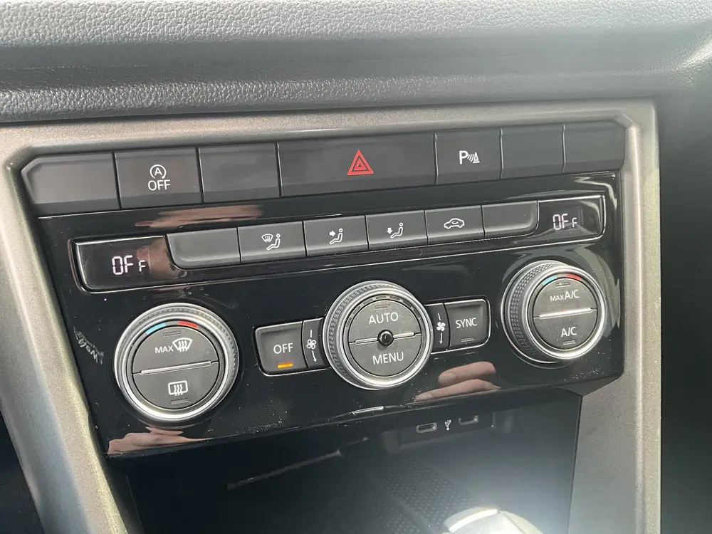 Volkswagen T-Roc 1.5 TSI Style Business uit 2020, foto 15
