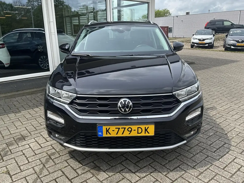 Volkswagen T-Roc 1.5 TSI Style Business uit 2020, foto 2
