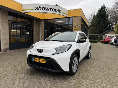 Toyota Aygo X 1.0 VVT-i S-CVT Play Automaat Navi Camera uit 2024