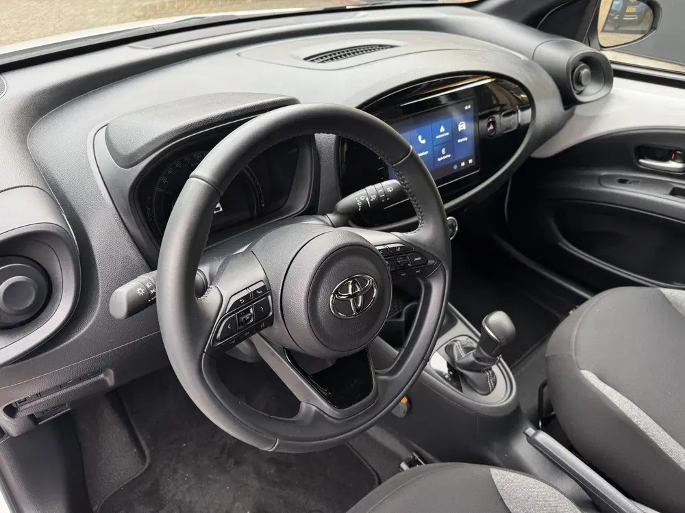 Toyota Aygo X 1.0 VVT-i S-CVT Play Automaat Navi Camera uit 2024, foto 3