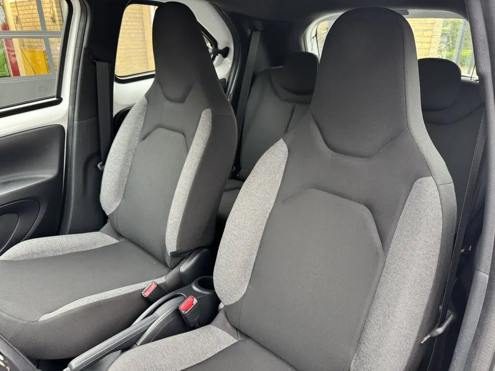 Toyota Aygo X 1.0 VVT-i S-CVT Play Automaat Navi Camera uit 2024, foto 4