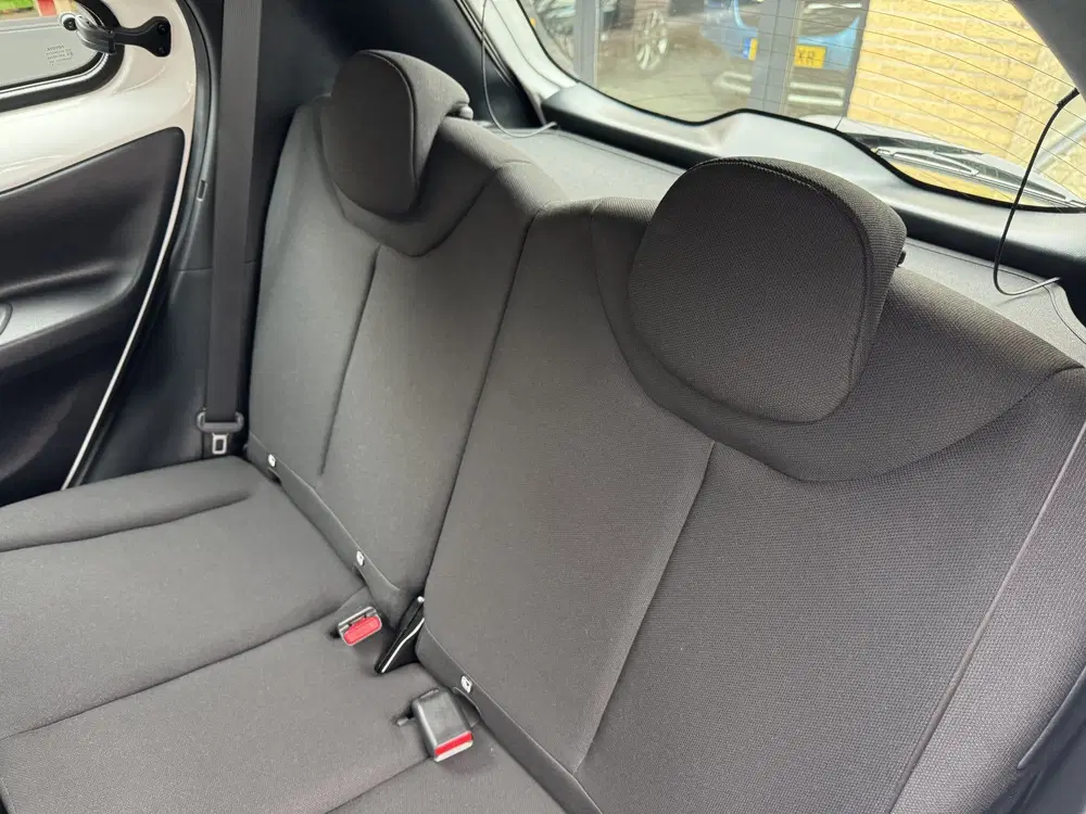 Toyota Aygo X 1.0 VVT-i S-CVT Play Automaat Navi Camera uit 2024, foto 5