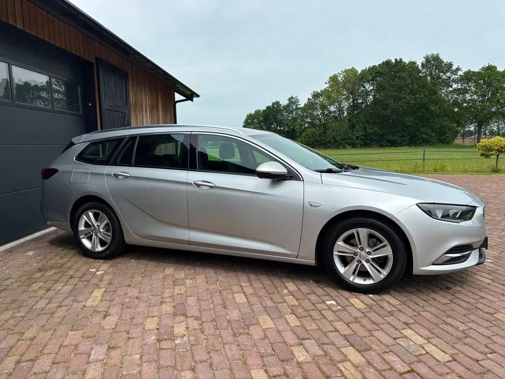 Opel Insignia 1.5 Turbo Business Executive uit 2020, foto 2