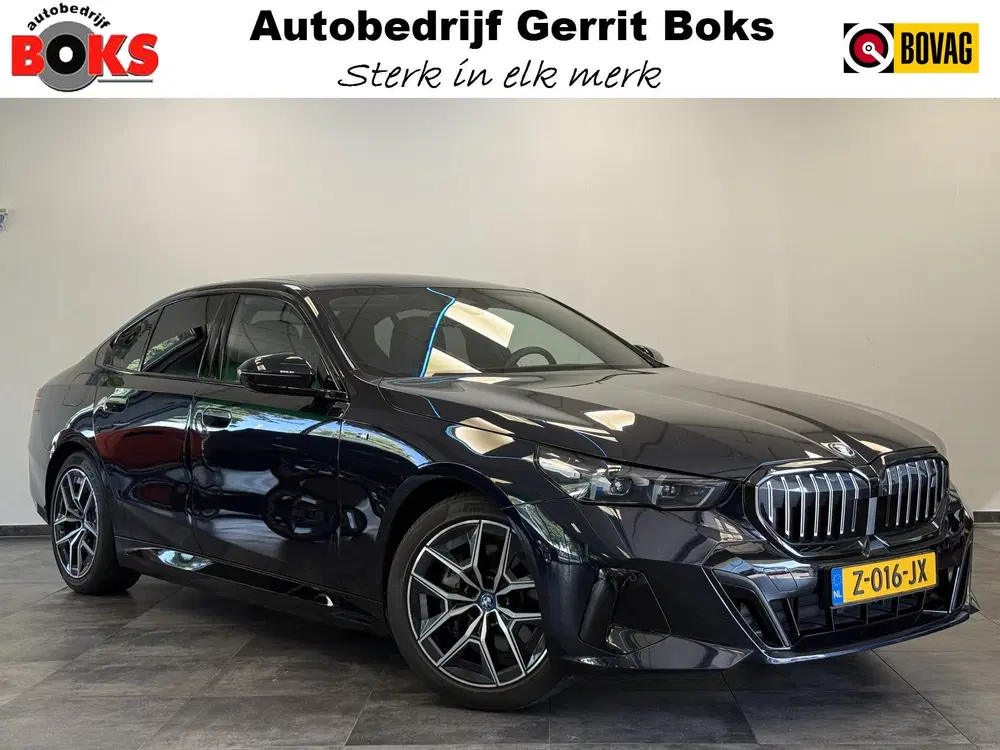 BMW i5 eDrive40 84 kWh Head-Up ACC PDC Trekhaak M uit 2024