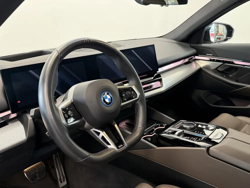 BMW i5 eDrive40 84 kWh Head-Up ACC PDC Trekhaak M uit 2024, foto 11