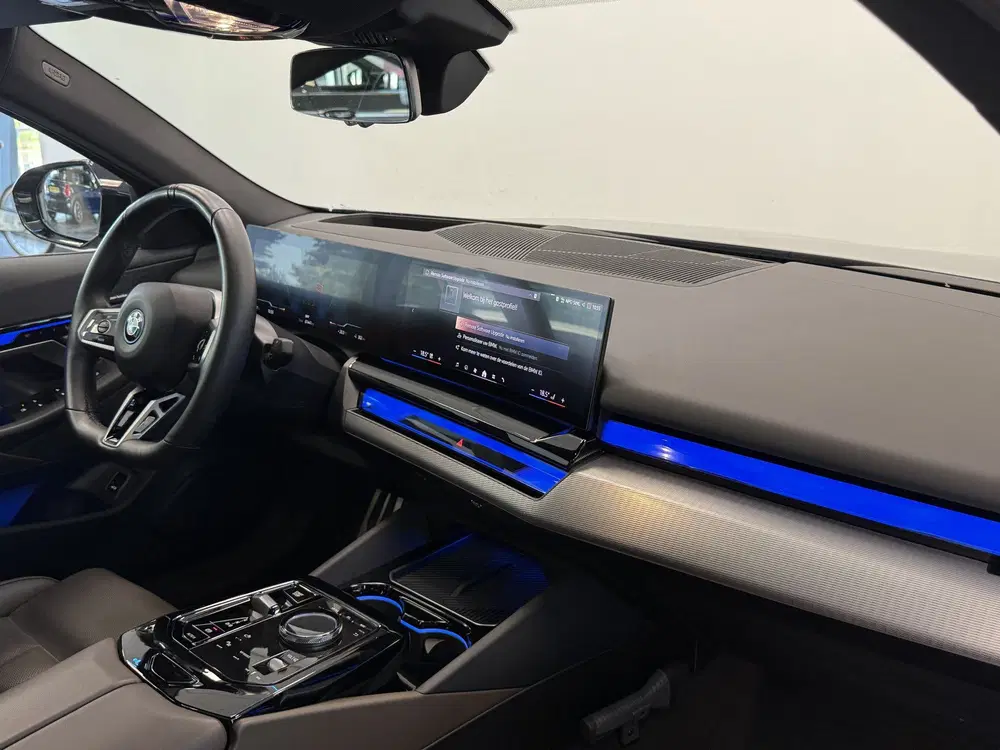 BMW i5 eDrive40 84 kWh Head-Up ACC PDC Trekhaak M uit 2024, foto 12