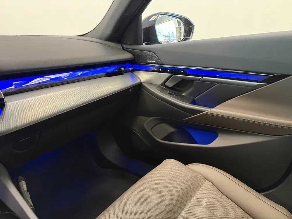 BMW i5 eDrive40 84 kWh Head-Up ACC PDC Trekhaak M uit 2024, foto 17