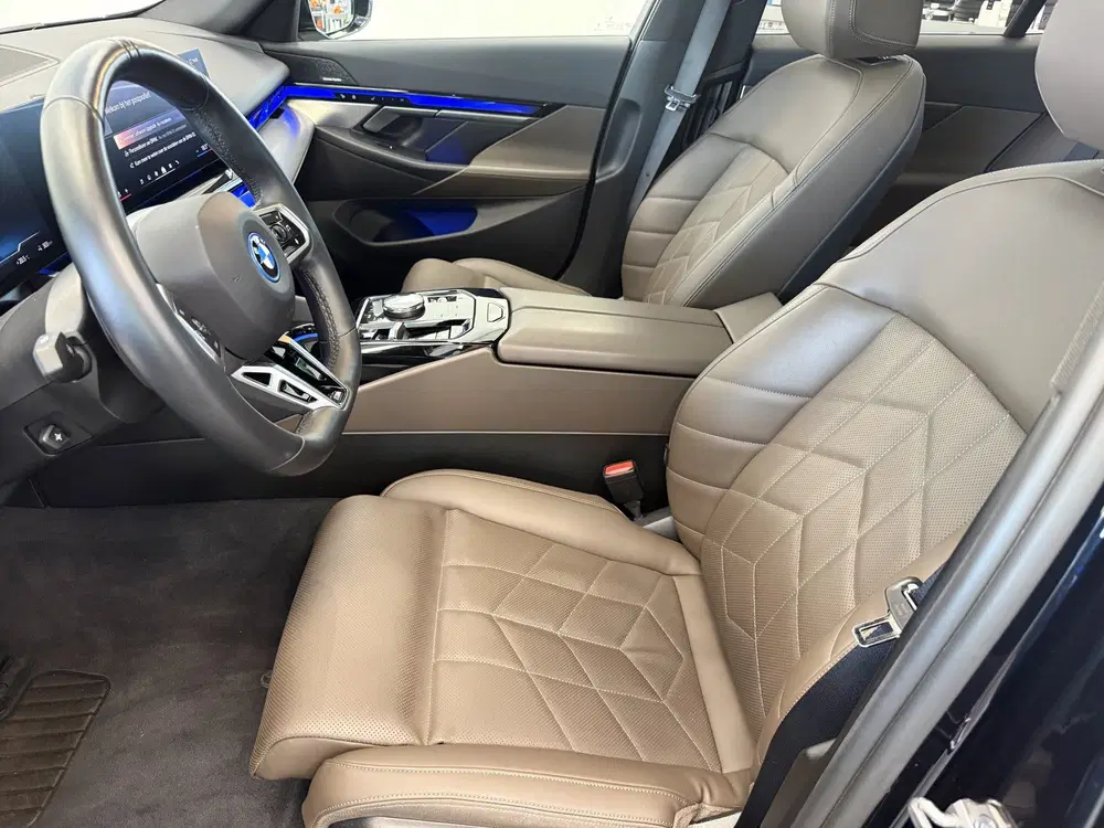 BMW i5 eDrive40 84 kWh Head-Up ACC PDC Trekhaak M uit 2024, foto 18