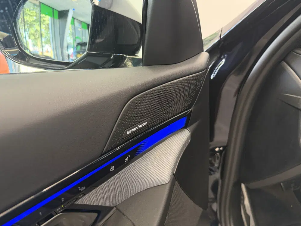 BMW i5 eDrive40 84 kWh Head-Up ACC PDC Trekhaak M uit 2024, foto 20
