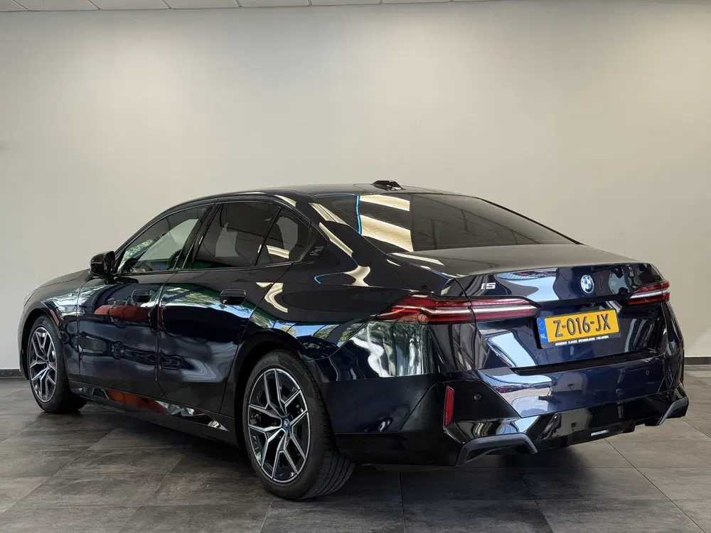 BMW i5 eDrive40 84 kWh Head-Up ACC PDC Trekhaak M uit 2024, foto 3