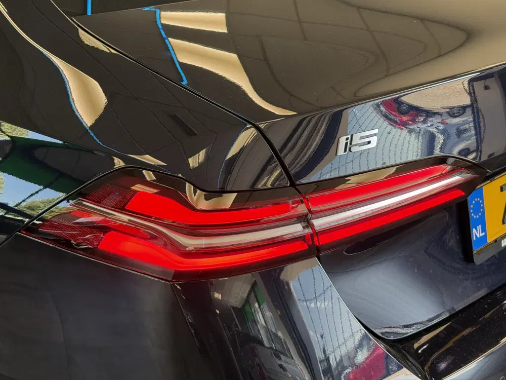 BMW i5 eDrive40 84 kWh Head-Up ACC PDC Trekhaak M uit 2024, foto 7