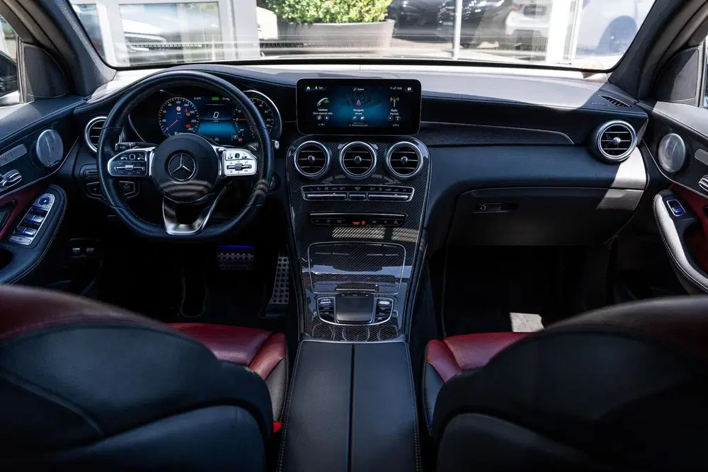 Mercedes-Benz GLC 300e 4MATIC AMG Line uit 2020, foto 10