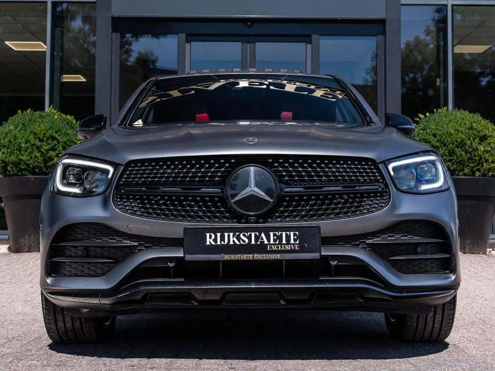 Mercedes-Benz GLC 300e 4MATIC AMG Line uit 2020, foto 3
