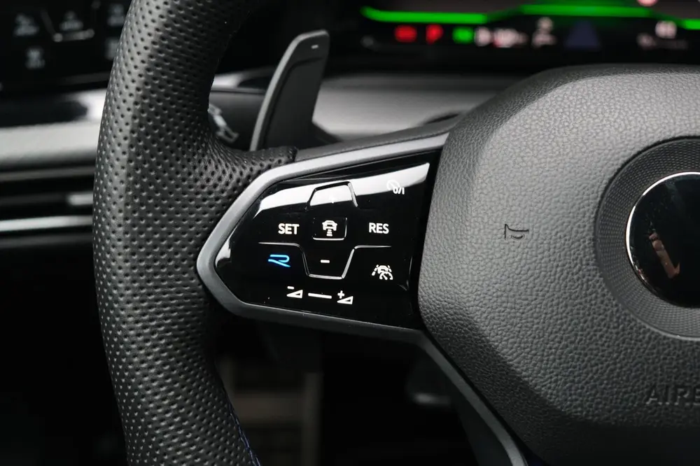 Volkswagen Golf 8 2.0 TSI R 4Motion PERFORMANCE Akra Led Cam uit 2021, foto 17