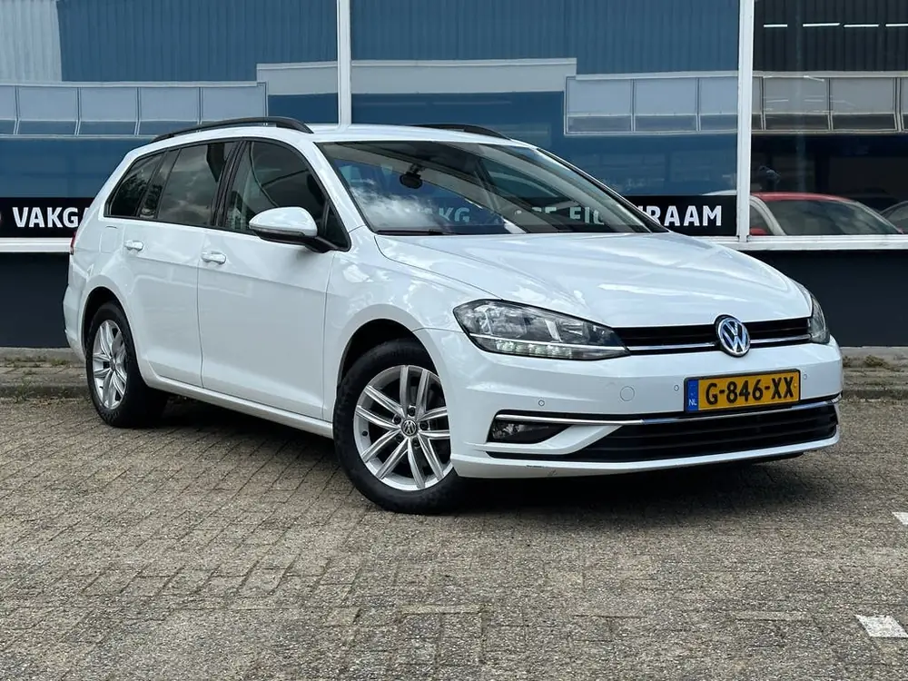 Volkswagen Golf Variant 1.0 TSI Highline/AUT/NAV/PDC/CARPLAY uit 2019