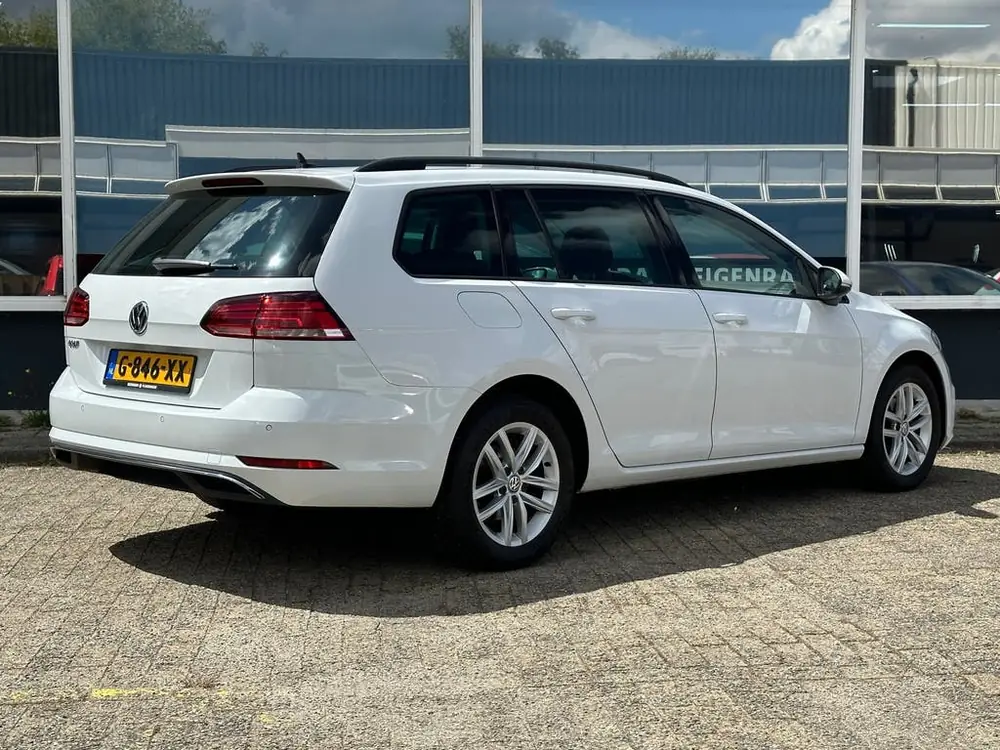Volkswagen Golf Variant 1.0 TSI Highline/AUT/NAV/PDC/CARPLAY uit 2019, foto 3